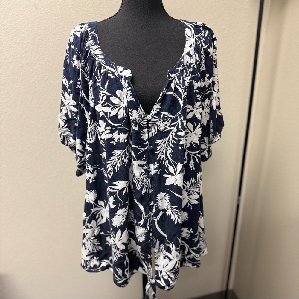 Lane Bryant Floral Navy and White Women's Top. Size 34/36